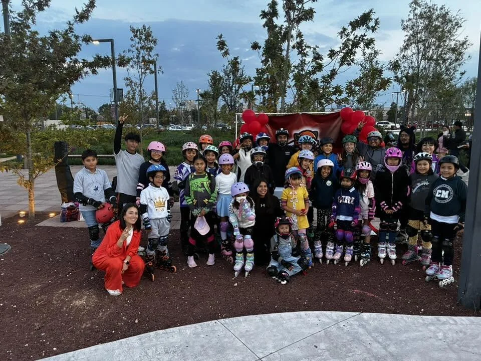 El club reunido al aire libre en sus primeros encuentros.